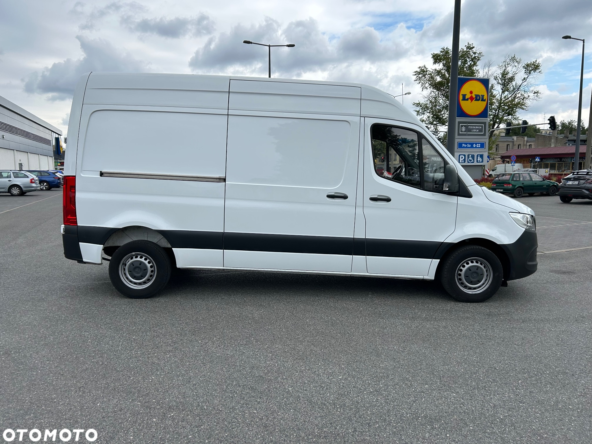 Mercedes-Benz Sprinter - 4