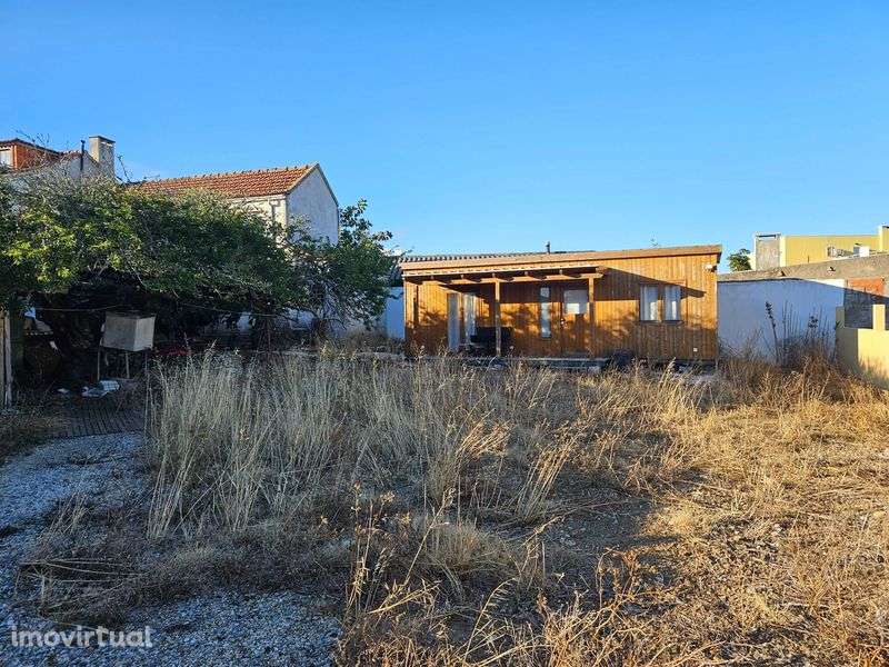 Terreno com casa T1 e 2 anexos, Linhó - Grande imagem: 2/4