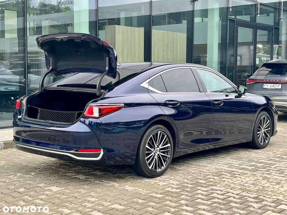 Lexus ES 300h Business Edition - 34