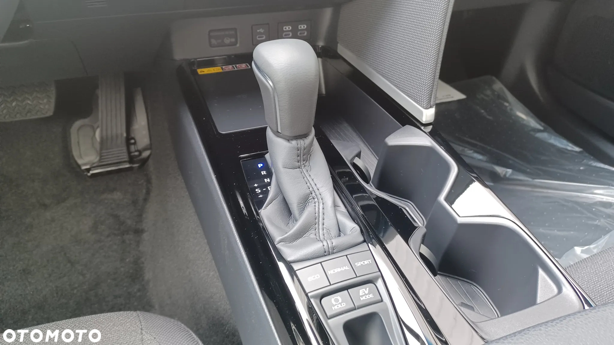 Toyota Camry 2.5 Hybrid Dynamic Force Comfort e-CVT - 16