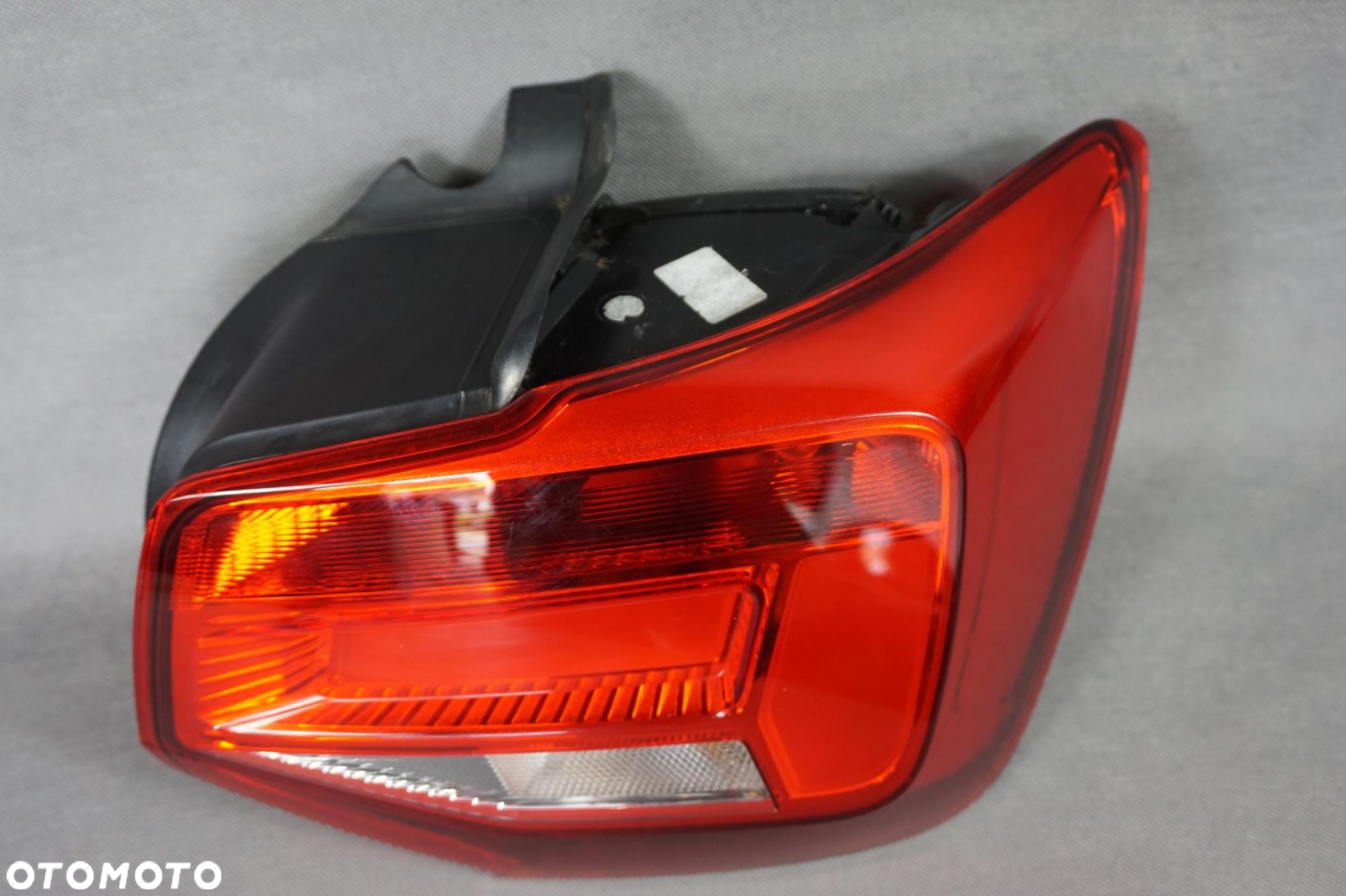 LAMPA PRAWA TYLNA AUDI Q2 81A 81A945070C - 3