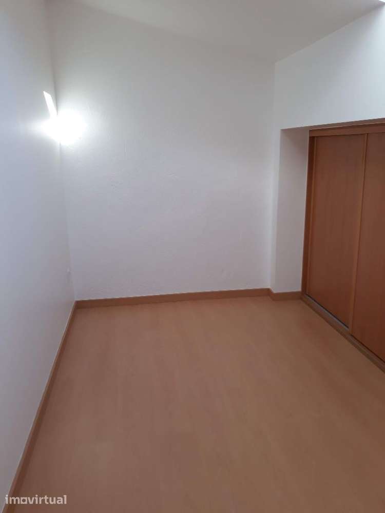 Apartamento T2 em Aguas Furtadas - 50metros do Hospital de Santo André - Grande imagem: 2/8