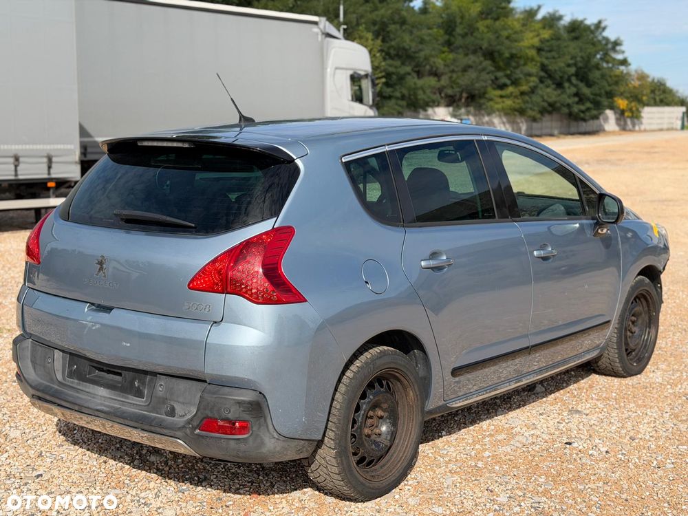 Peugeot 3008 Hybrid4 - 5