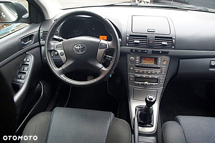 Toyota Avensis 2.2 D-CAT Team - 19