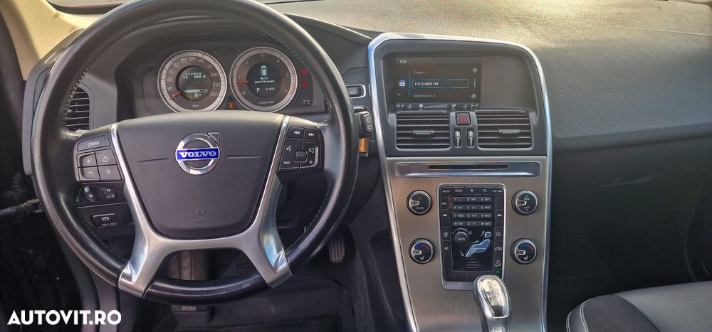 Volvo XC 60 D5 AWD Momentum - 5