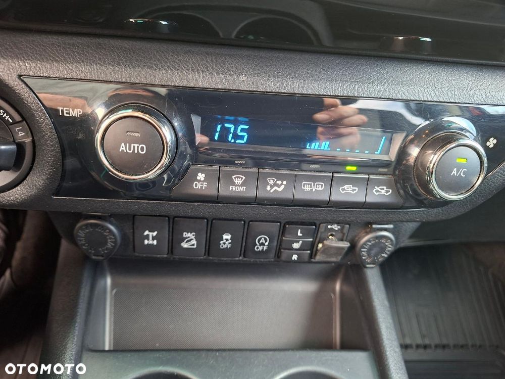 Toyota Hilux 4x4 Double Cab Autm Executive - 14