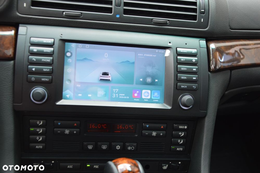BMW Seria 7 740i - 34