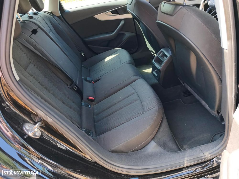 Audi A4 Avant 2.0 TDI Advance - 5