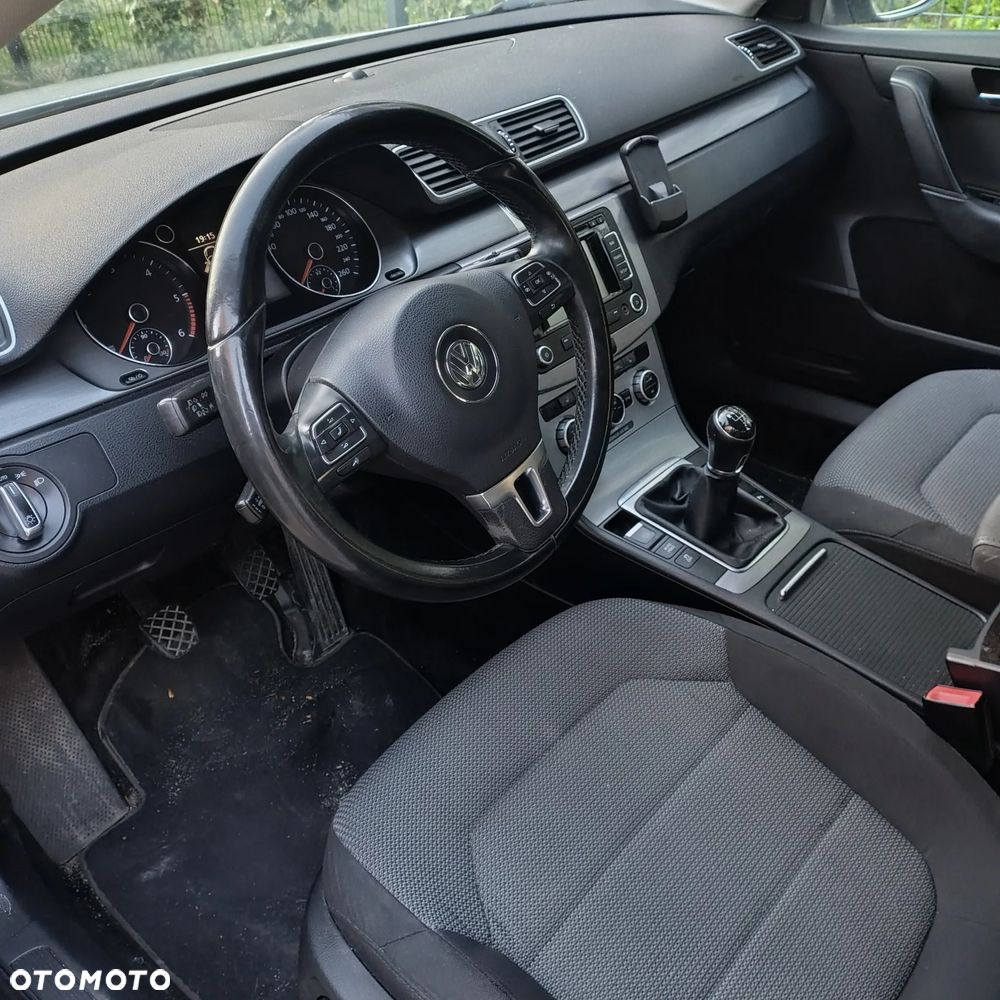 Volkswagen Passat 2.0 TDI Comfortline - 9
