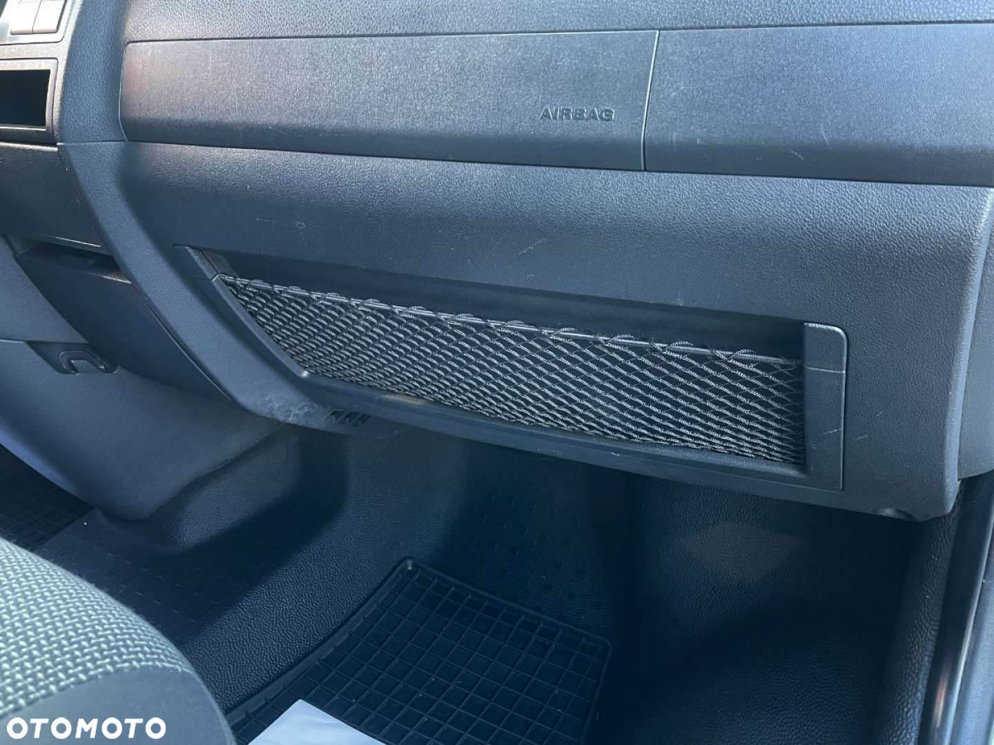 Volkswagen Caravelle - 31