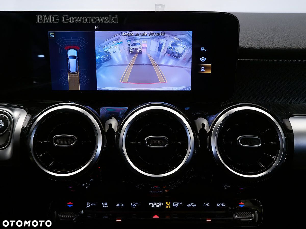 Mercedes-Benz GLB - 13
