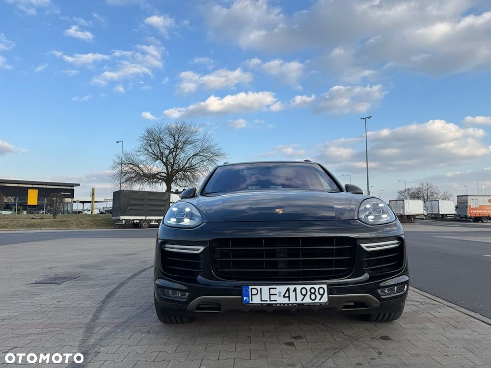 Porsche Cayenne - 2