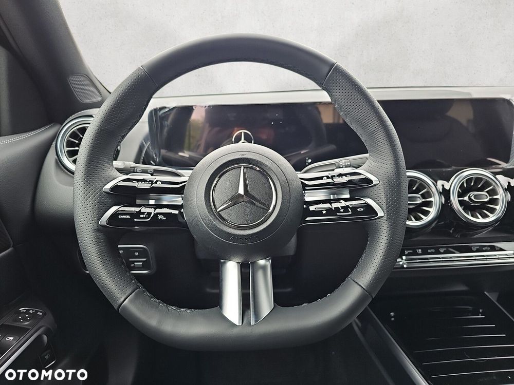 Mercedes-Benz GLB - 14