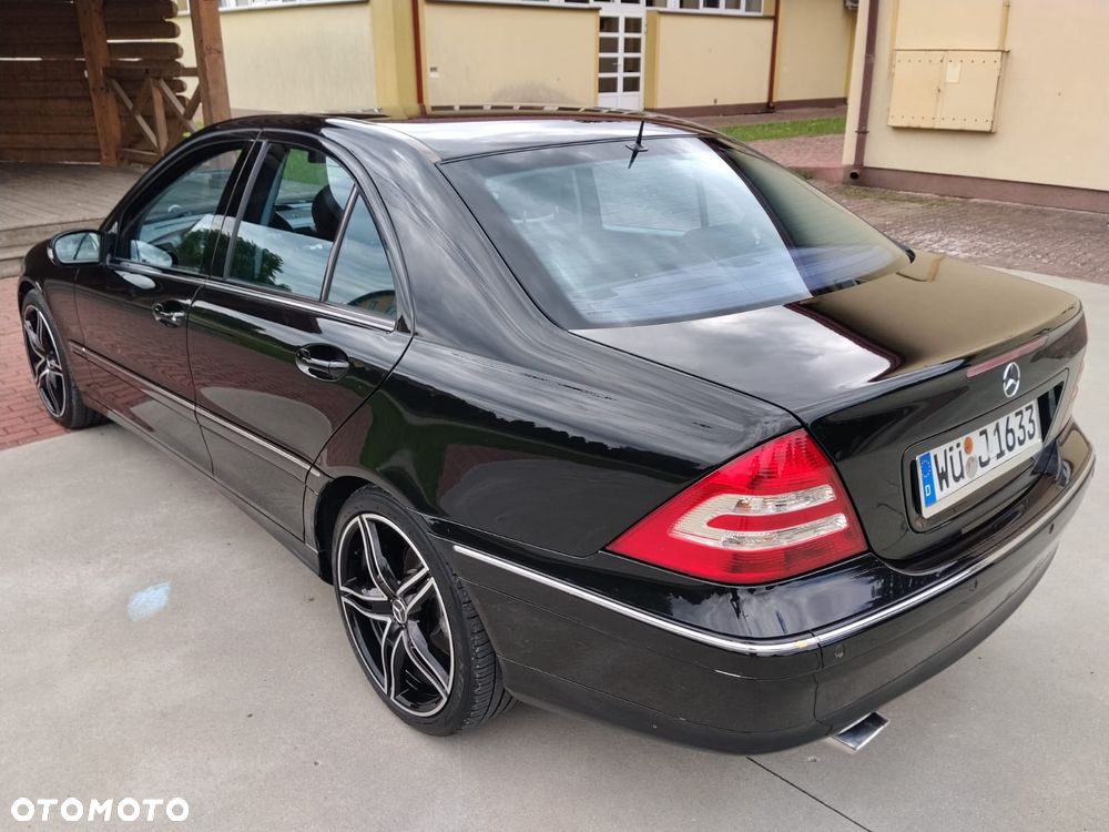 Mercedes-Benz Klasa C 180 Kompressor Automatik Avantgarde Sport Edition - 29