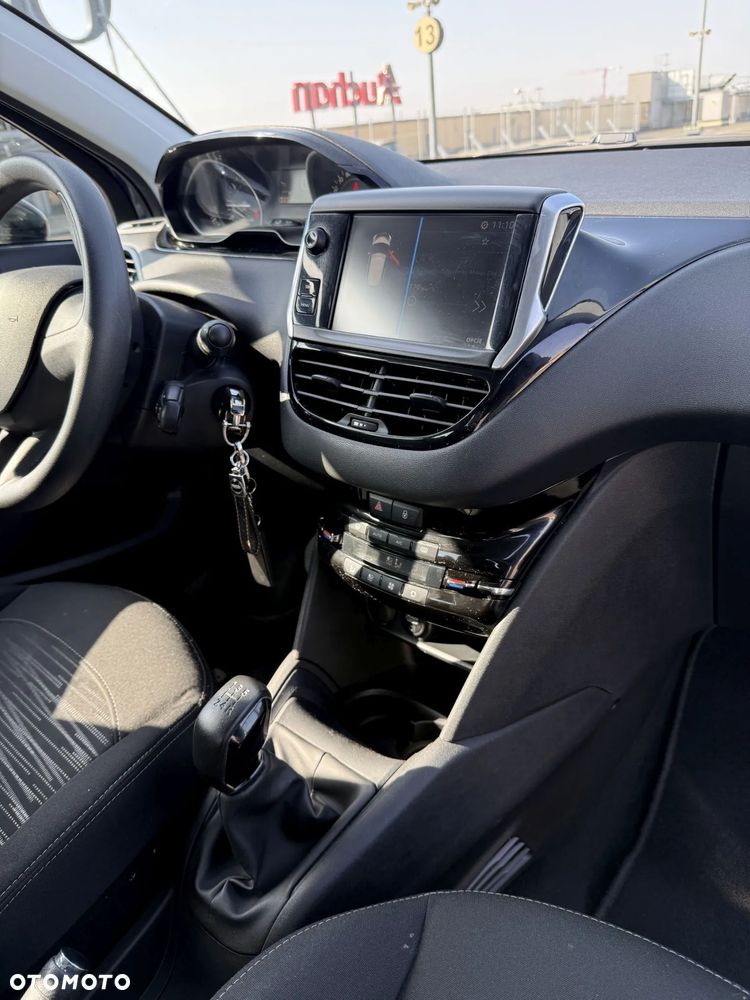 Peugeot 208 - 14