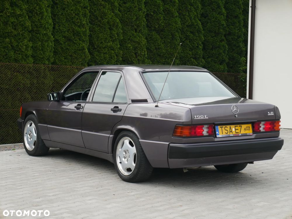 Mercedes-Benz W201 (190) - 12