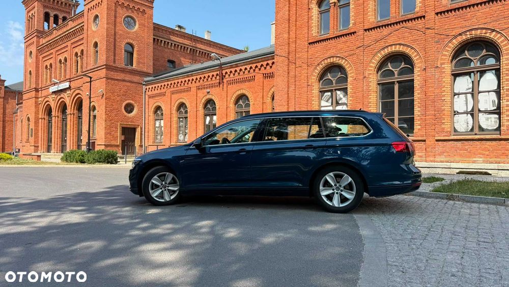 Volkswagen Passat - 4