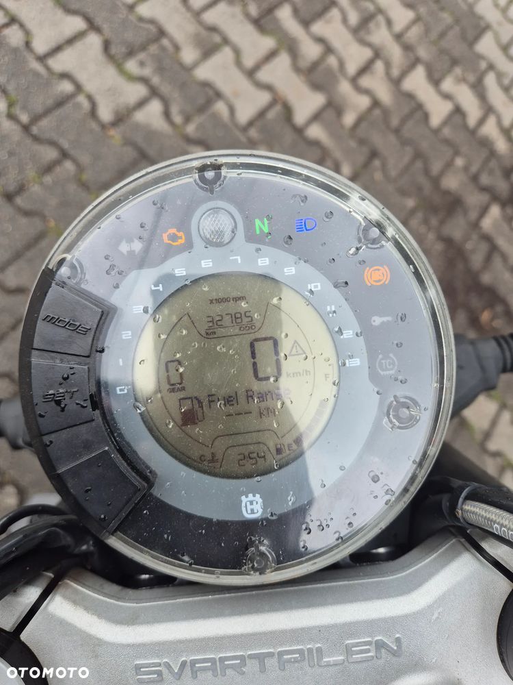 Husqvarna Svartpilen - 26