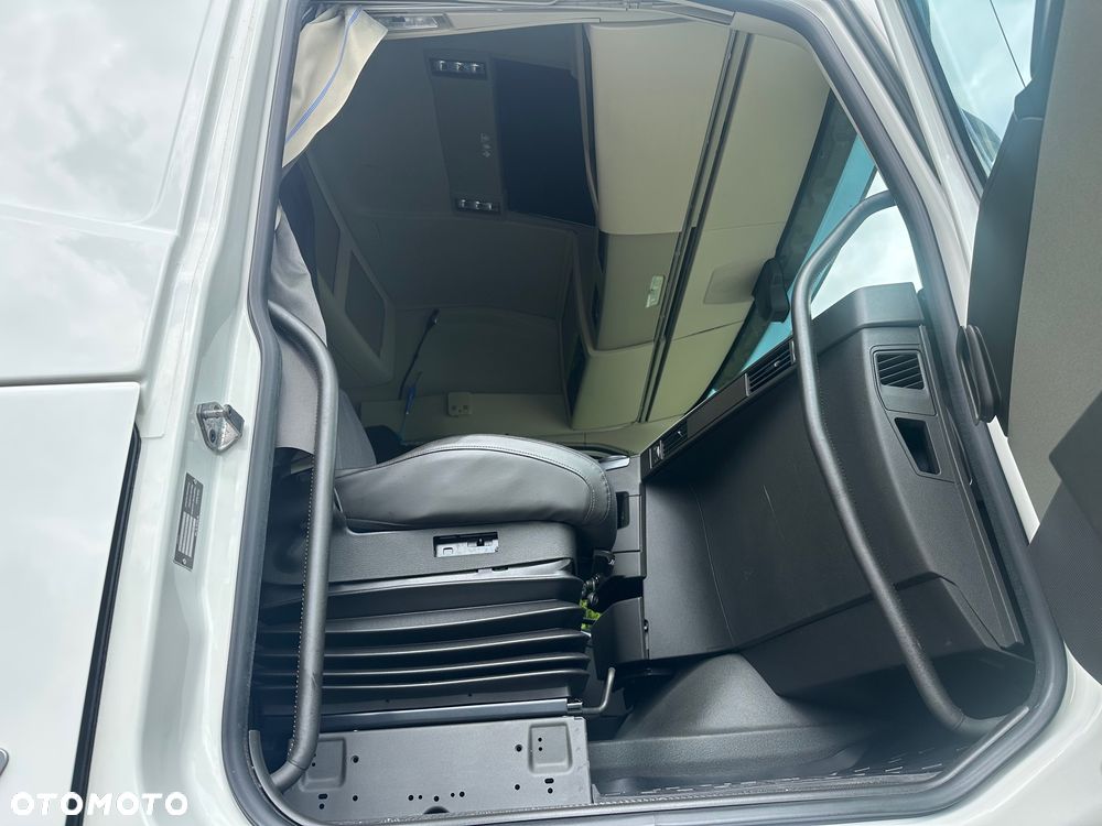 Volvo / FH460 / 6X2 / HAKOWIEC / MEILLER -KIPPER / Oś-SKRĘTNA-PODNOSZONA / - 30