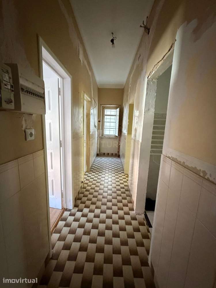 Prédio com três fracções - Venda de 50% - Lavradio, Barreiro - Grande imagem: 3/19