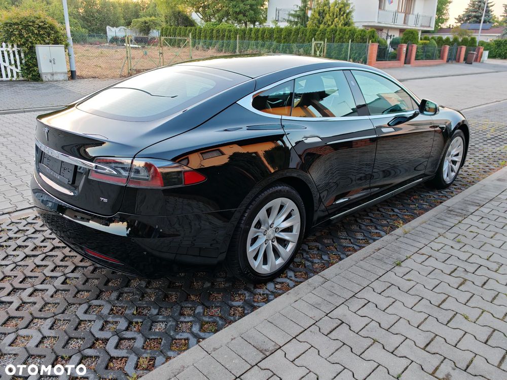Tesla Model S - 6
