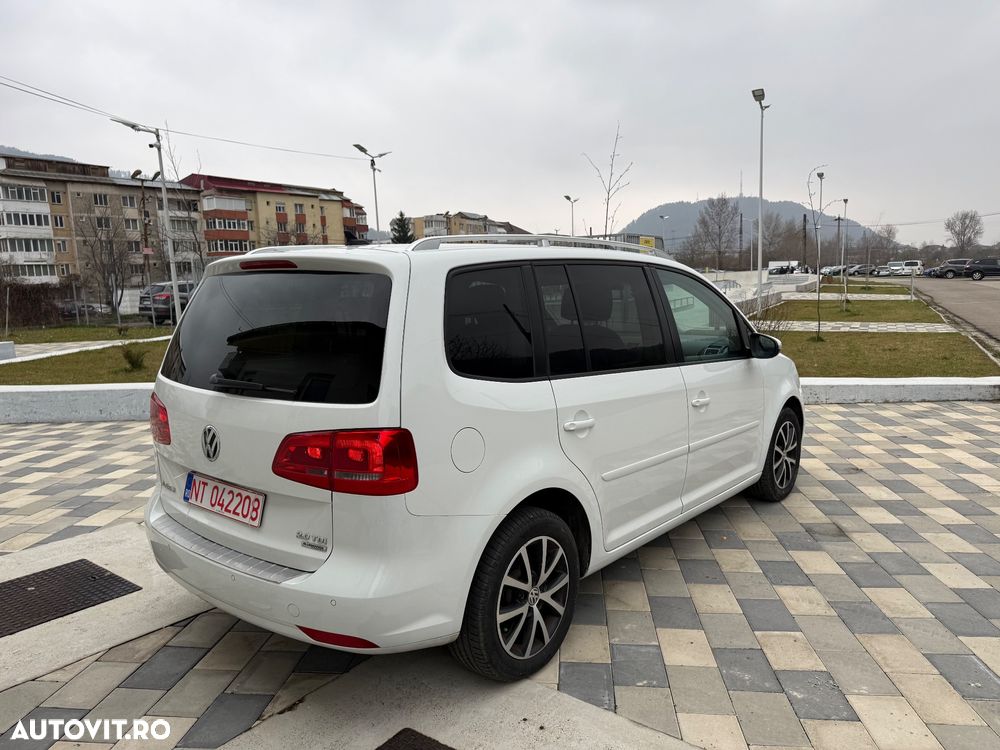 Volkswagen Touran 2.0 TDI DPF BlueMotion Technology DSG Comfortline - 4