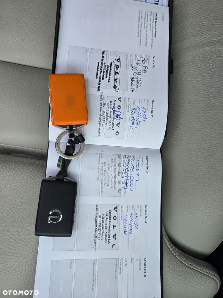 Volvo XC 60 B4 D AWD Plus Dark - 34