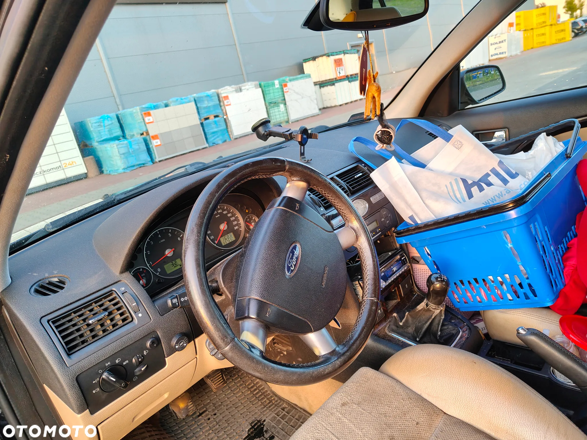 Ford Mondeo 3.0 V6 Ghia - 15