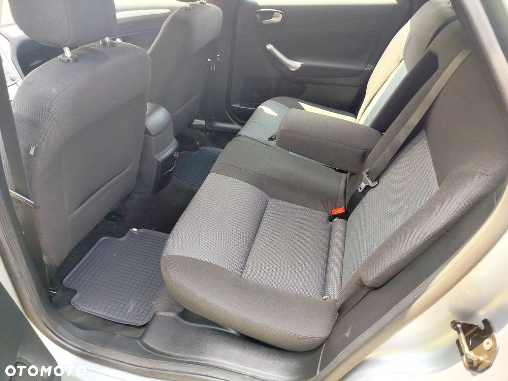 Ford Mondeo 1.6 Ghia X - 26