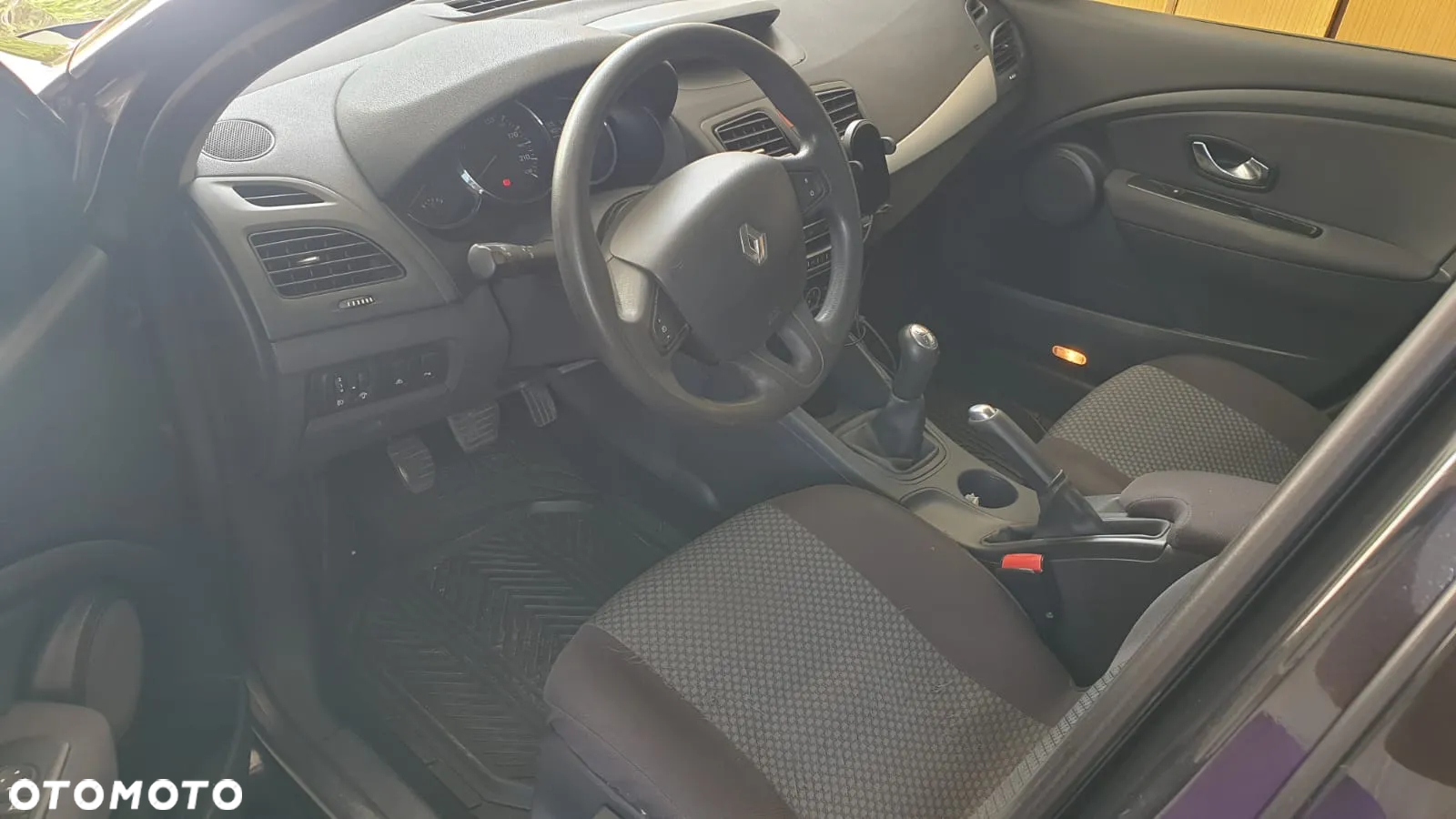 Renault Fluence 1.6 16V Expression - 8