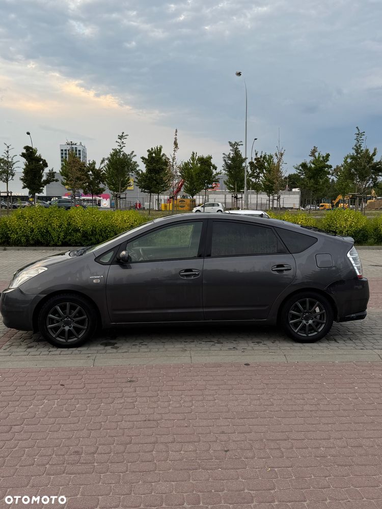 Toyota Prius - 4