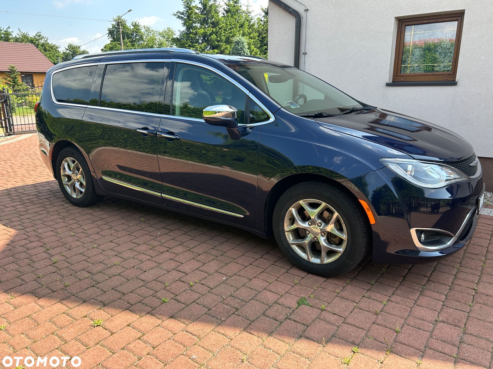 Chrysler Pacifica - 1