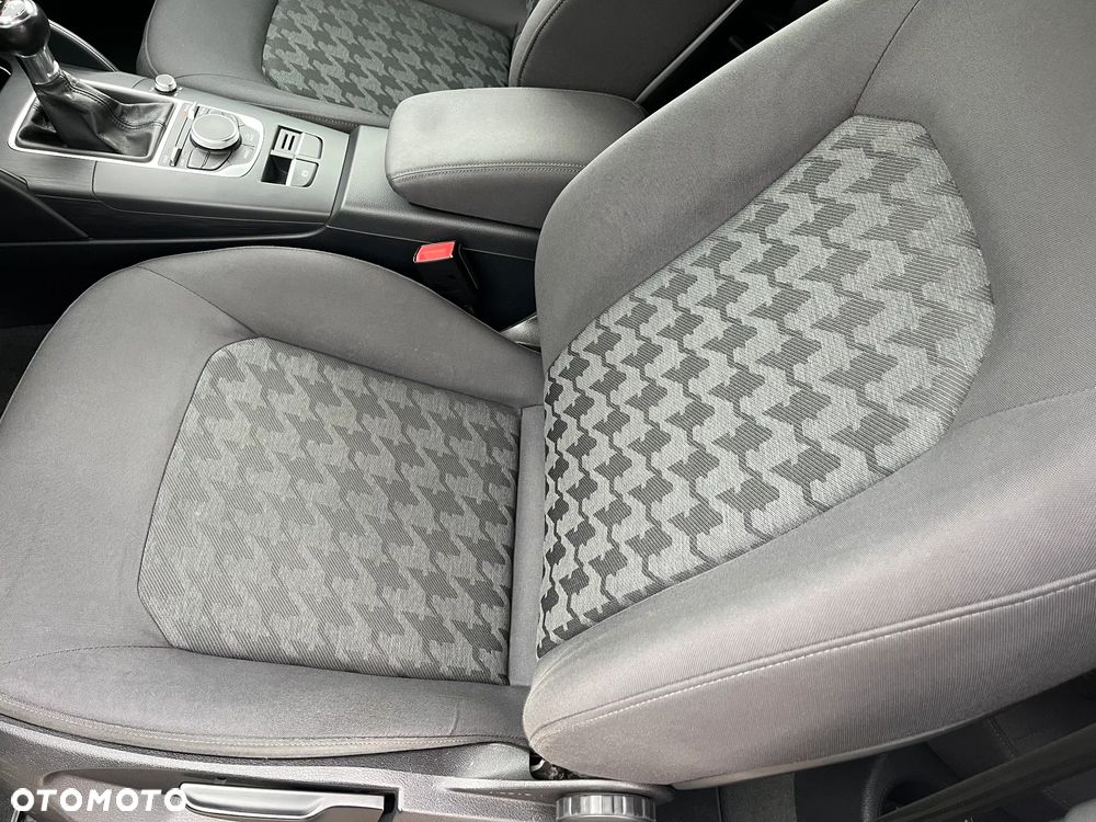 Audi A3 3-drzwiowe 1.4 TFSI Ambiente - 9