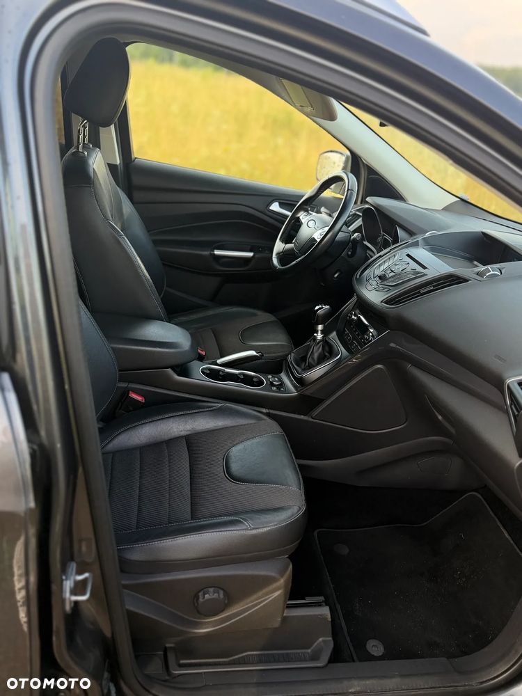 Ford Kuga 1.5 EcoBoost 2x4 Titanium - 29