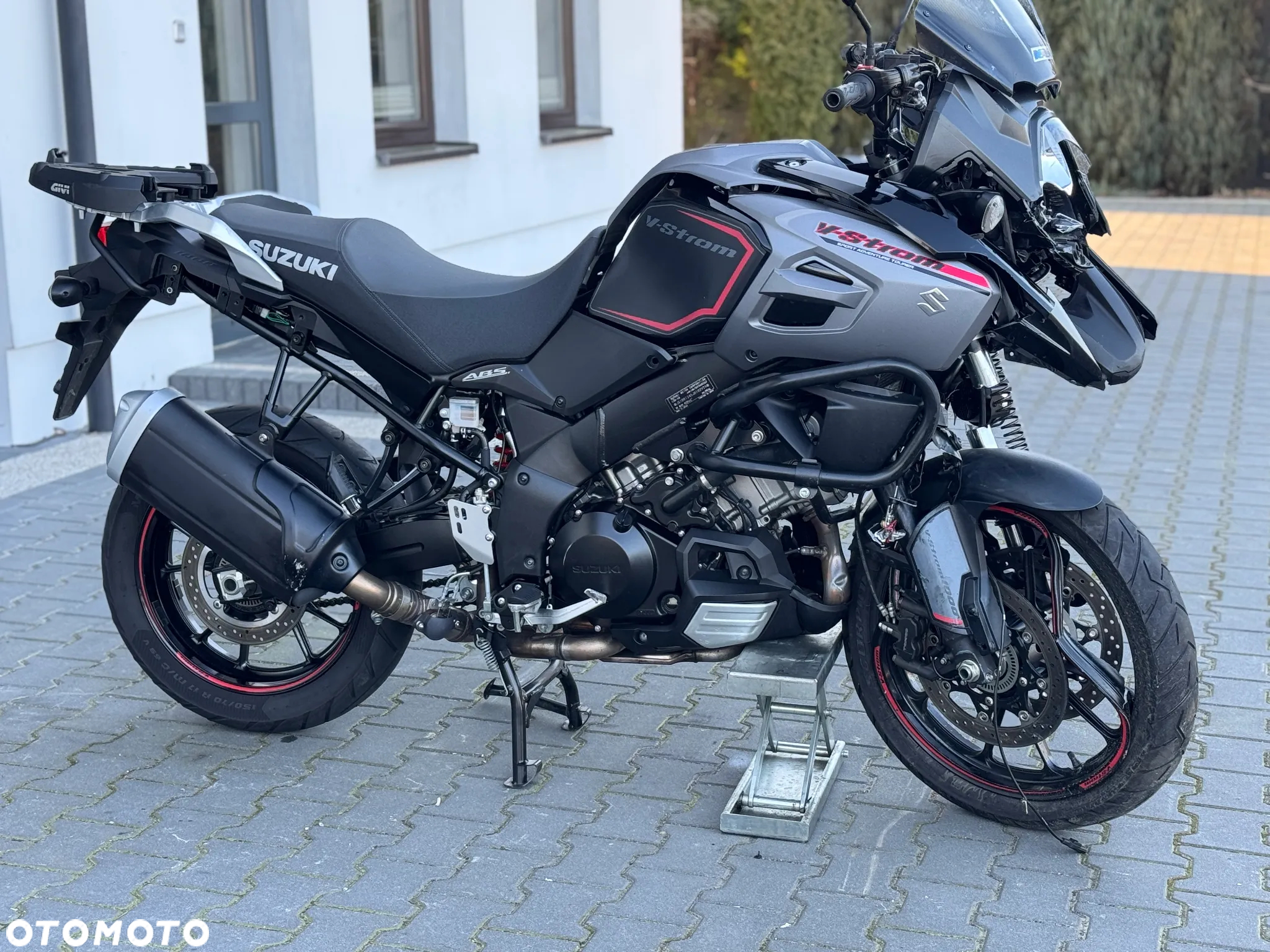 Suzuki V-STROM - 4