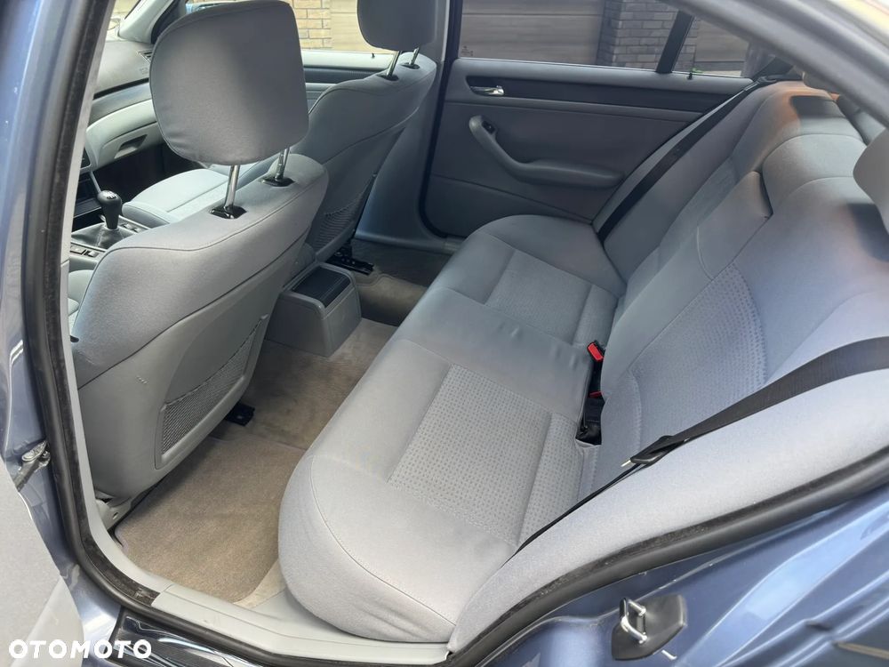 BMW Seria 3 330i - 22