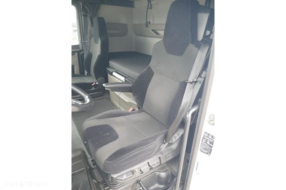 MAN Vehicle Tractor 4x2 Standard - 11
