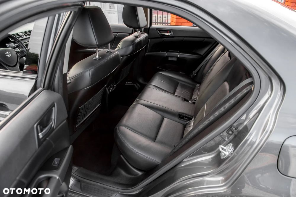Suzuki Kizashi 2.4 Sport 4WD CVT - 18