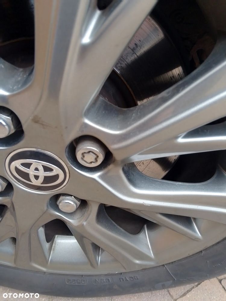 Toyota Yaris Hybrid 100 Dynamic - 13