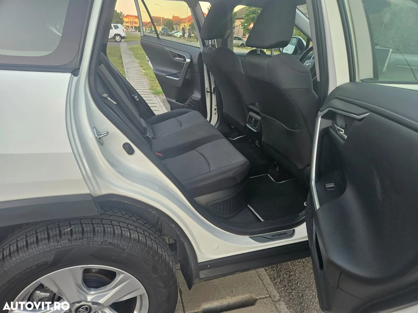 Toyota RAV4 - 7