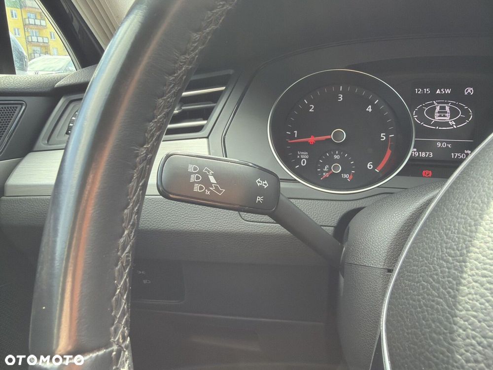 Volkswagen Passat 2.0 TDI SCR Trendline - 26