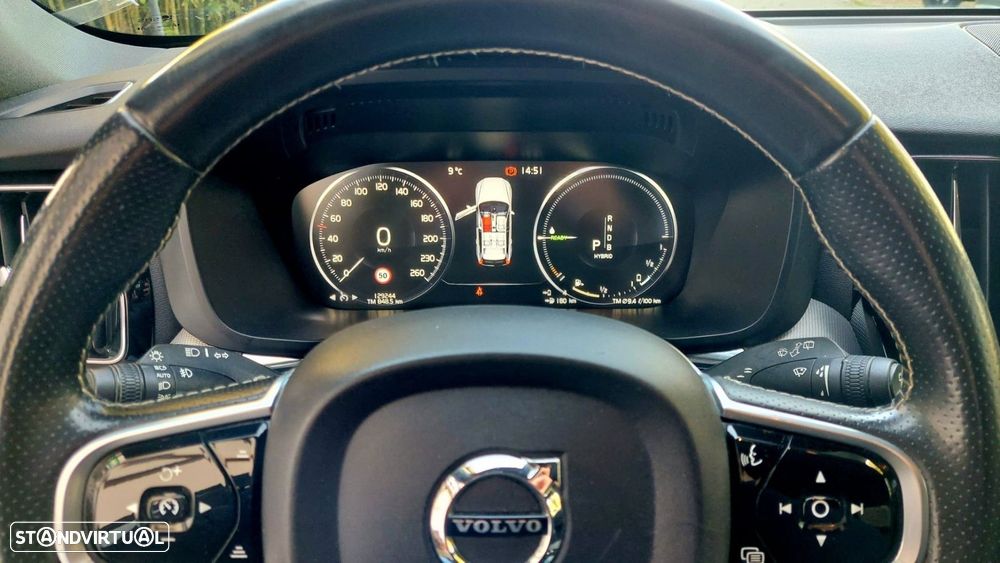 Volvo XC 60 2.0 T8 PHEV R-Design AWD - 16