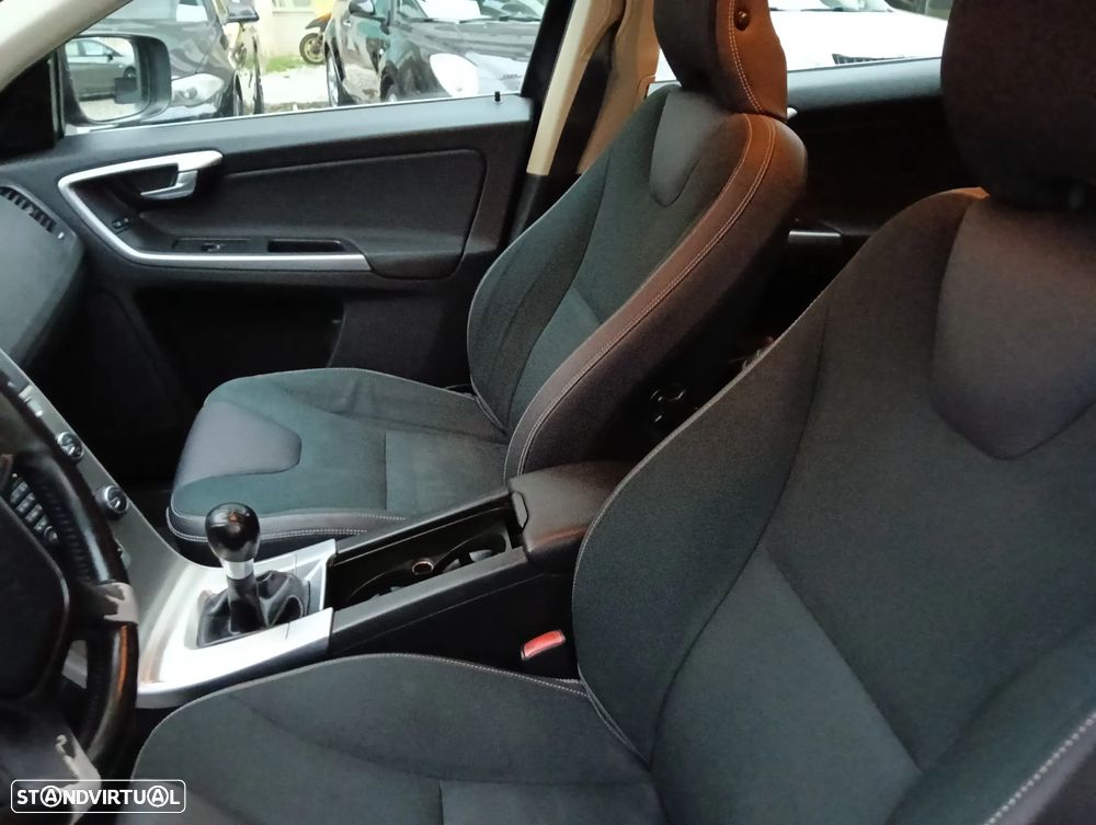 Volvo XC 60 2.0 D3 Drive Momentum Start/Stop - 16