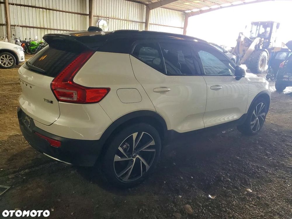 Volvo XC 40 T5 AWD R-Design - 4