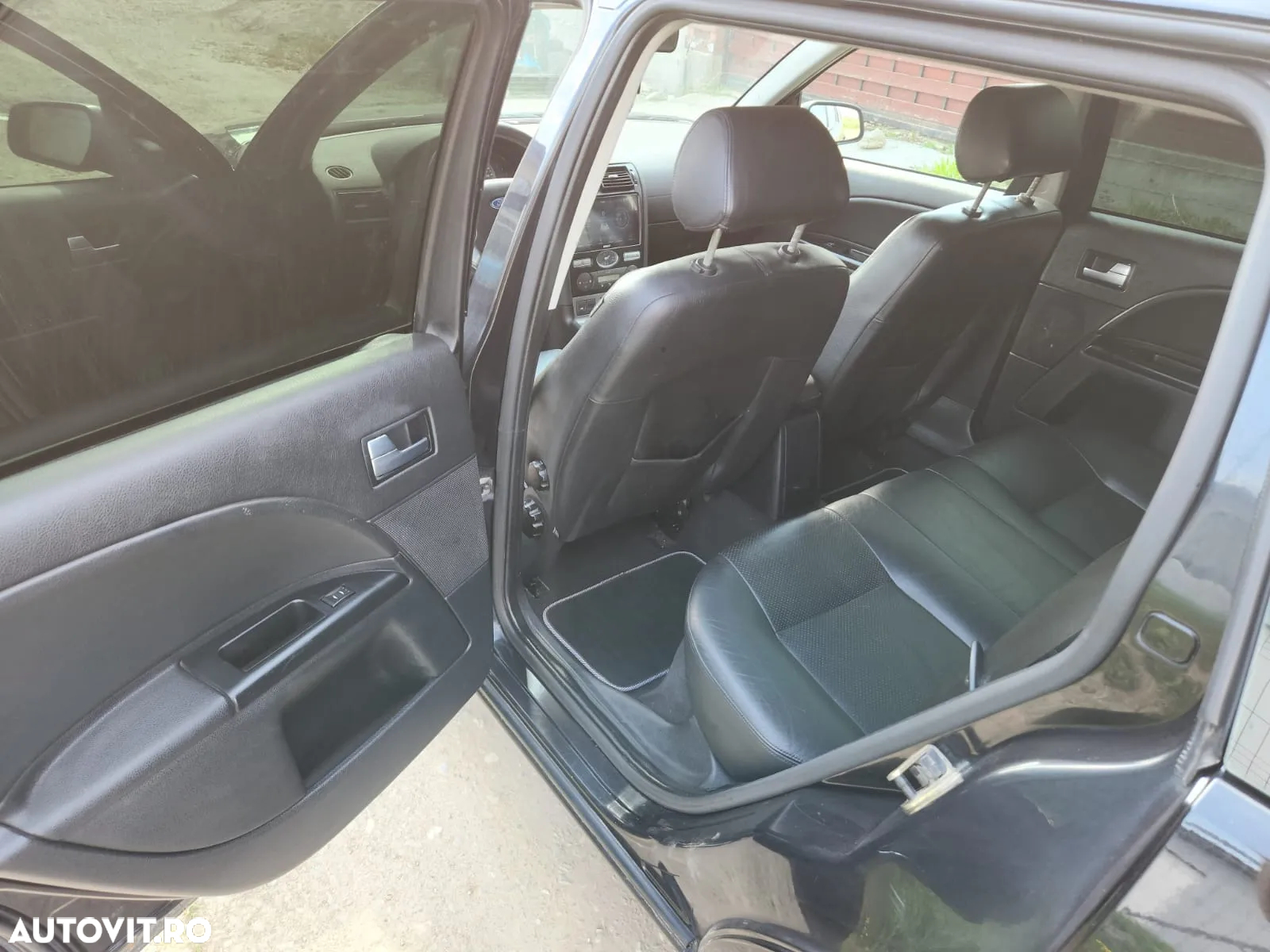Ford Mondeo 2.0TDCi Ghia - 10