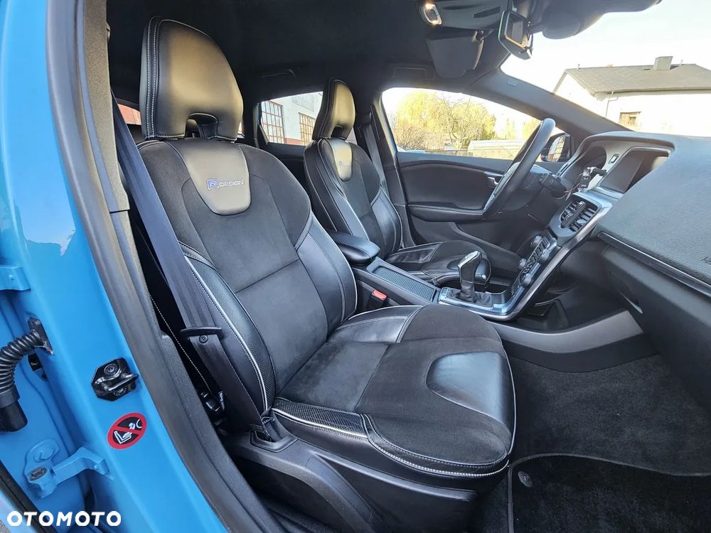Volvo V40 D2 R-Design - 13