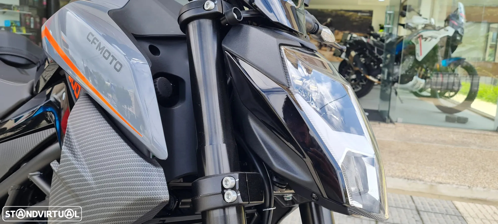 CF Moto 300NK - 9