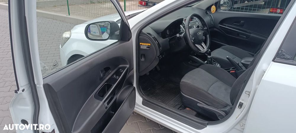 Kia Ceed 1.6 CRDi SW Spirit - 10