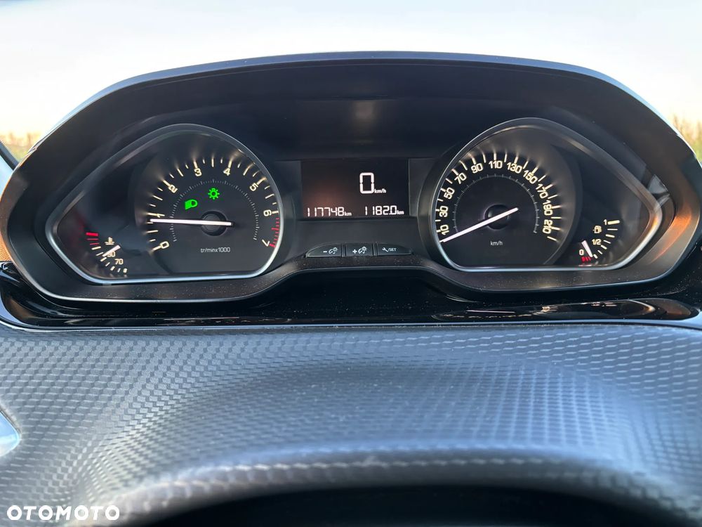 Peugeot 208 1.2 PureTech Style - 12