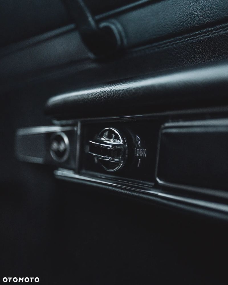 Chevrolet Corvette - 17